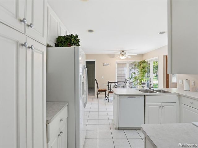 52088 Southview Ridge, Macomb, MI 48042