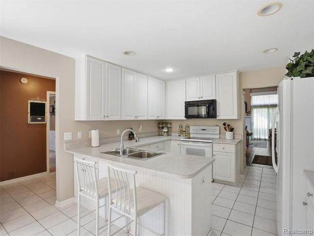 52088 Southview Ridge, Macomb, MI 48042
