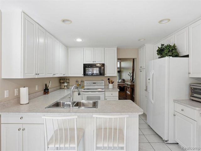 52088 Southview Ridge, Macomb, MI 48042