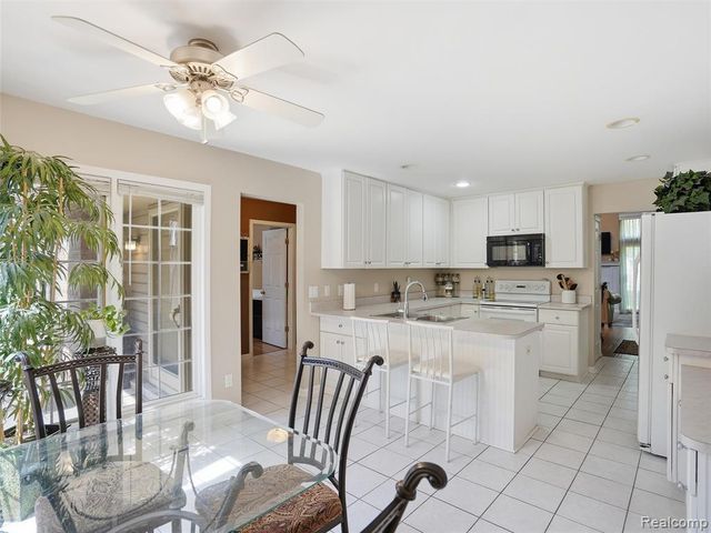 52088 Southview Ridge, Macomb, MI 48042