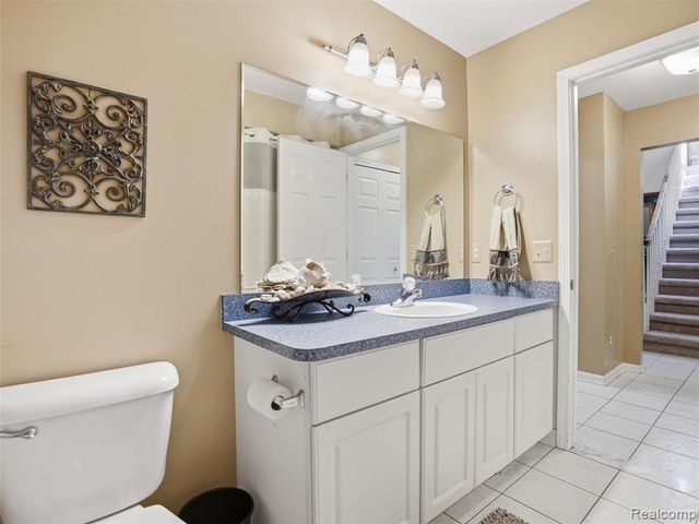 52088 Southview Ridge, Macomb, MI 48042
