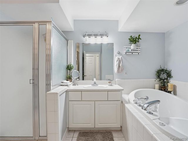 52088 Southview Ridge, Macomb, MI 48042