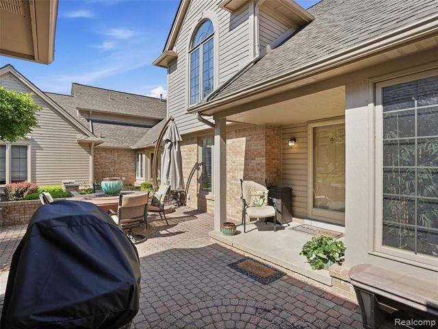 52088 Southview Ridge, Macomb, MI 48042