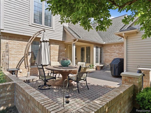 52088 Southview Ridge, Macomb, MI 48042