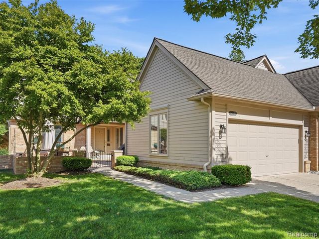 52088 Southview Ridge, Macomb, MI 48042