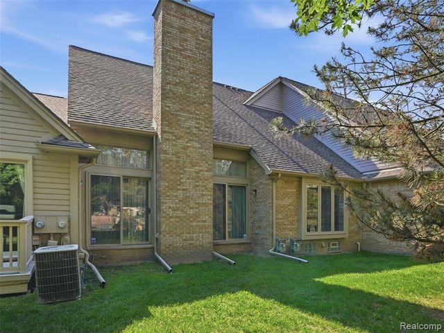 52088 Southview Ridge, Macomb, MI 48042