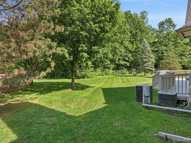 52088 Southview Ridge, Macomb, MI 48042