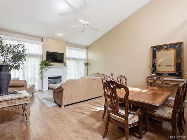 52088 Southview Ridge, Macomb, MI 48042