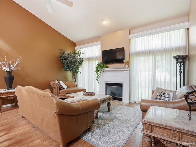 52088 Southview Ridge, Macomb, MI 48042