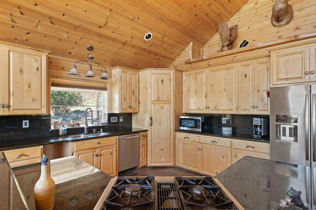 6800 W Murray Creek Rd, Mountain Ranch, CA 95246