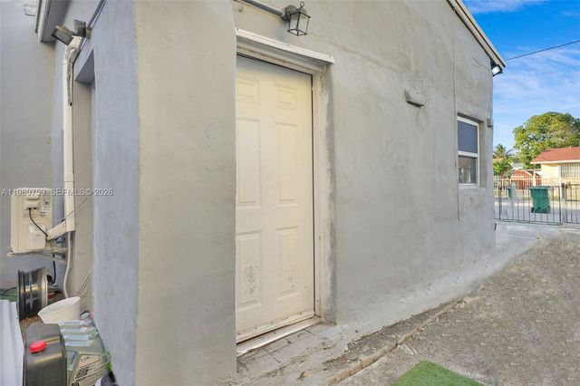2104 NW 1st Terrace, Miami, FL 33125