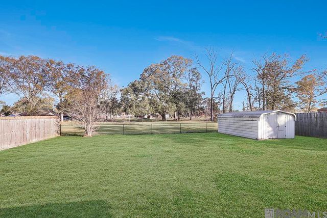 308 E Jeff St, Gonzales, LA 70737