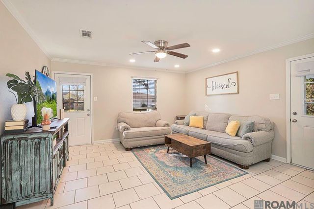 308 E Jeff St, Gonzales, LA 70737