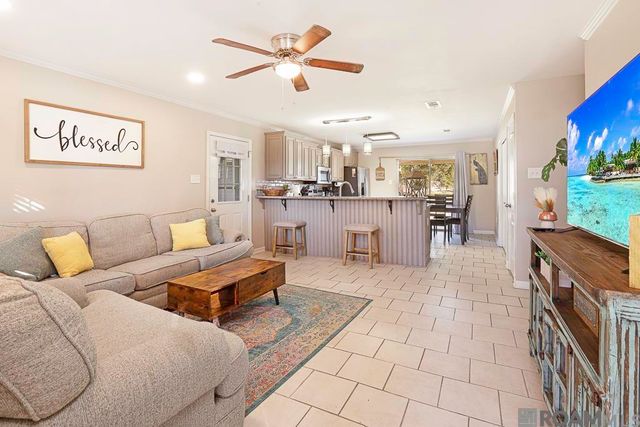 308 E Jeff St, Gonzales, LA 70737