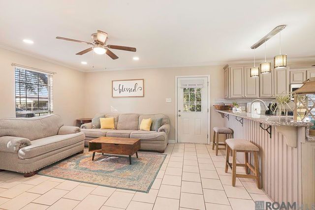 308 E Jeff St, Gonzales, LA 70737