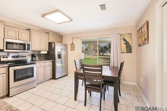 308 E Jeff St, Gonzales, LA 70737