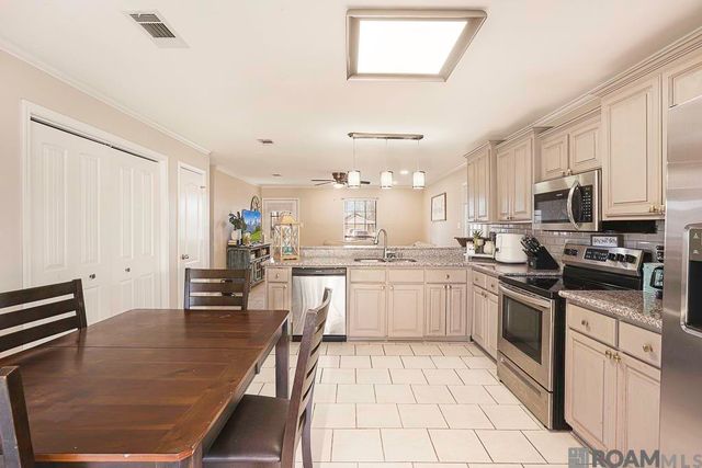 308 E Jeff St, Gonzales, LA 70737