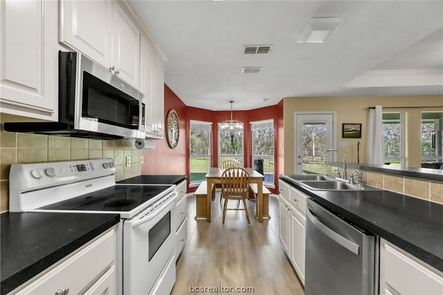 9400 Woodview Drive, College Station, TX 77845