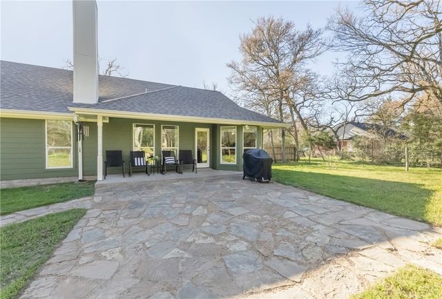 9400 Woodview Drive, College Station, TX 77845