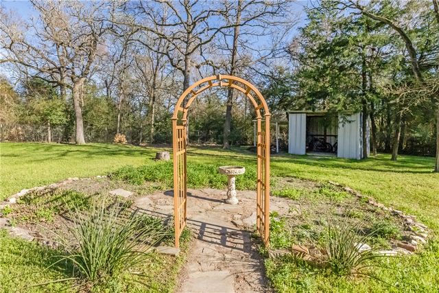 9400 Woodview Drive, College Station, TX 77845