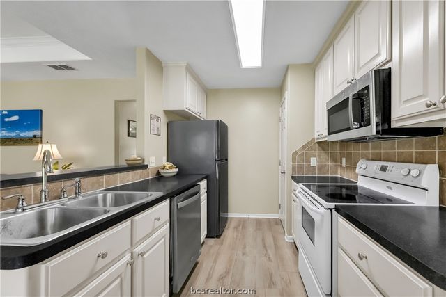 9400 Woodview Drive, College Station, TX 77845