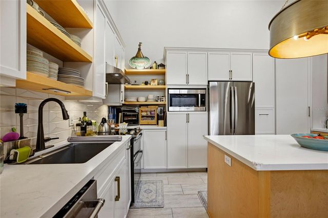 5027 SW 9TH LANE, Gainesville, FL 32607