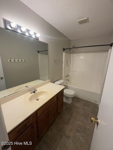 121 Suffolk Circle, Jacksonville, NC 28546