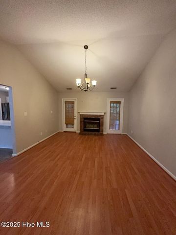 121 Suffolk Circle, Jacksonville, NC 28546