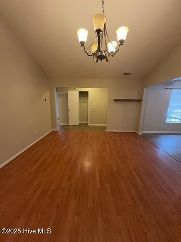 121 Suffolk Circle, Jacksonville, NC 28546