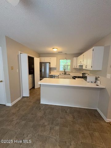 121 Suffolk Circle, Jacksonville, NC 28546