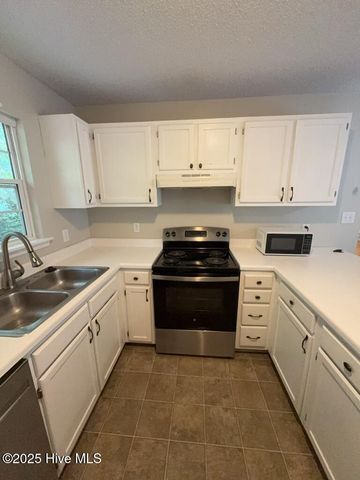 121 Suffolk Circle, Jacksonville, NC 28546