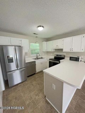 121 Suffolk Circle, Jacksonville, NC 28546