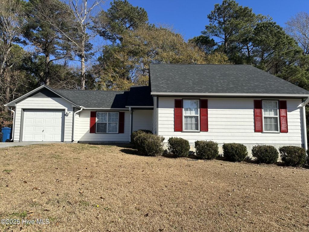 121 Suffolk Circle, Jacksonville, NC 28546
