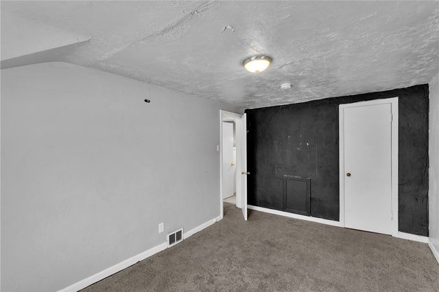 811 Clonmel St, Duquesne, PA 15110