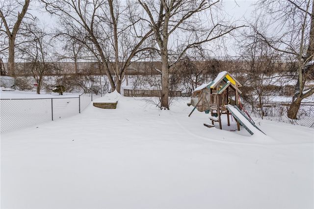 811 Clonmel St, Duquesne, PA 15110