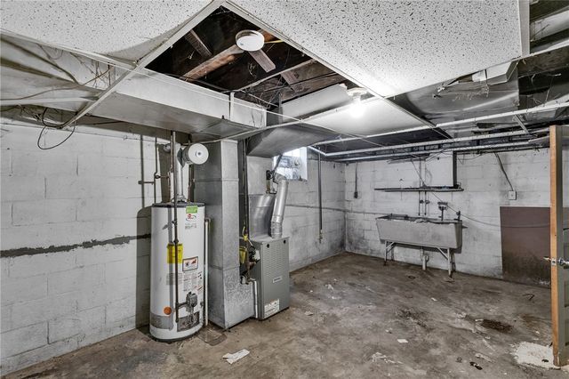 811 Clonmel St, Duquesne, PA 15110