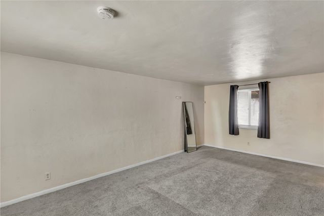 811 Clonmel St, Duquesne, PA 15110