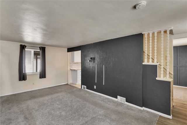 811 Clonmel St, Duquesne, PA 15110