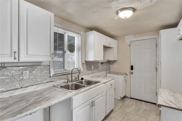 811 Clonmel St, Duquesne, PA 15110