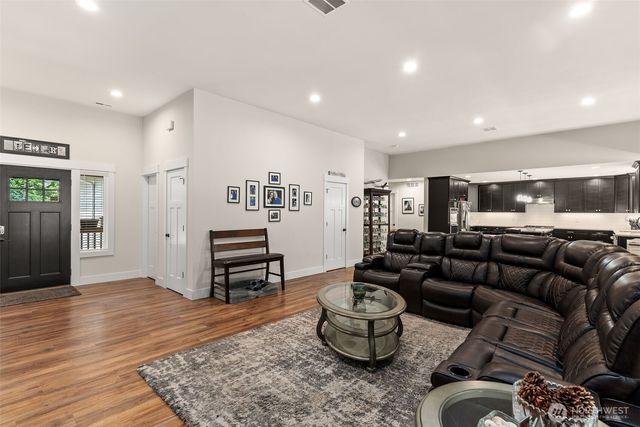 409 Ofarrell Cutoff Road E, Bonney Lake, WA 98391