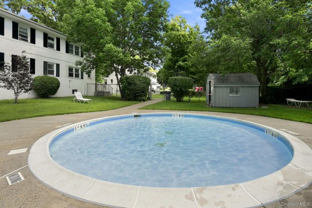 19 Avon Circle D, Rye Brook, NY 10573