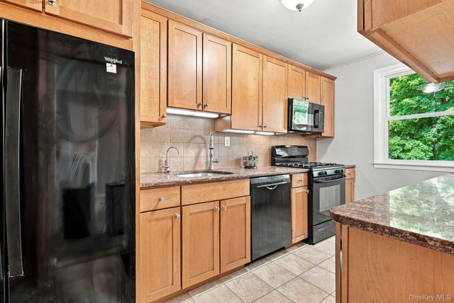 19 Avon Circle D, Rye Brook, NY 10573