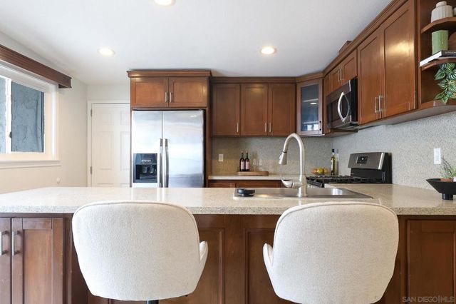 3690 Chanute, San Diego, CA 92154