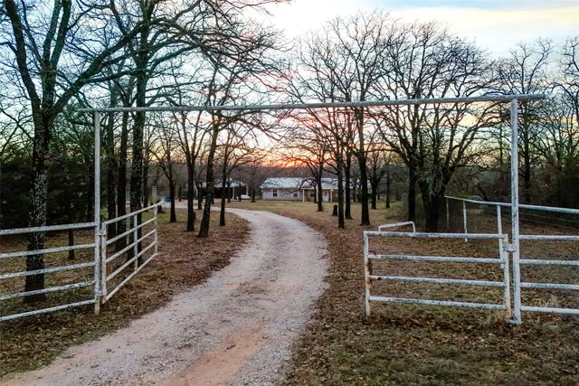 241 County Road 3689, Paradise, TX 76073