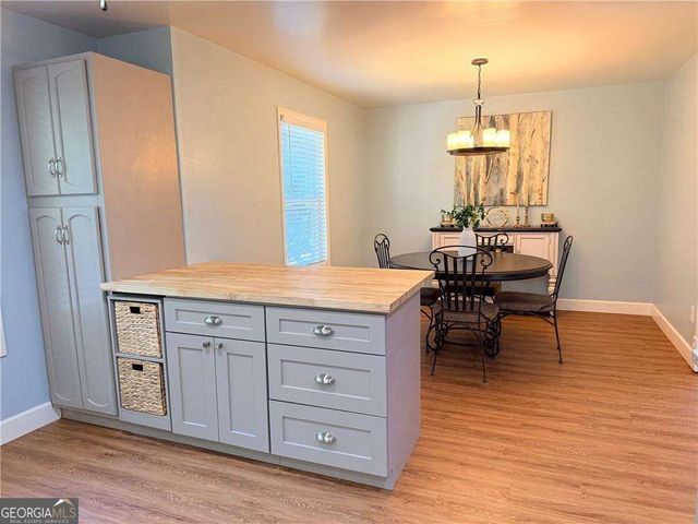 284 Angla Drive SE, Smyrna, GA 30082