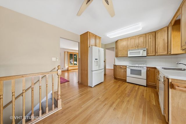 7769 Danbury Drive, Darien, IL 60561