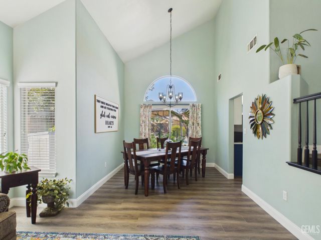 12000 Stonington Street, Bakersfield, CA 93312