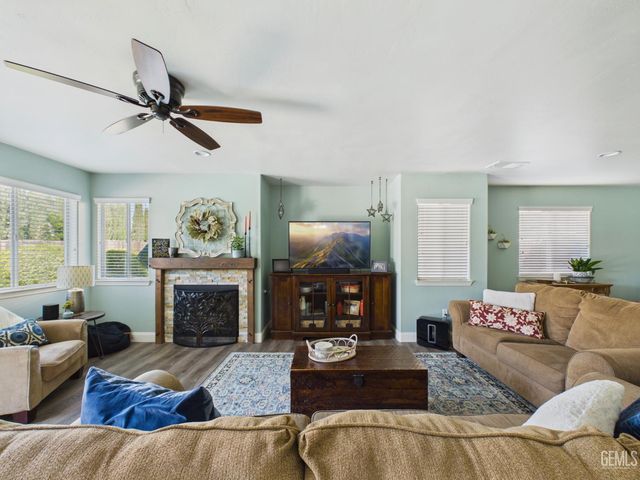 12000 Stonington Street, Bakersfield, CA 93312