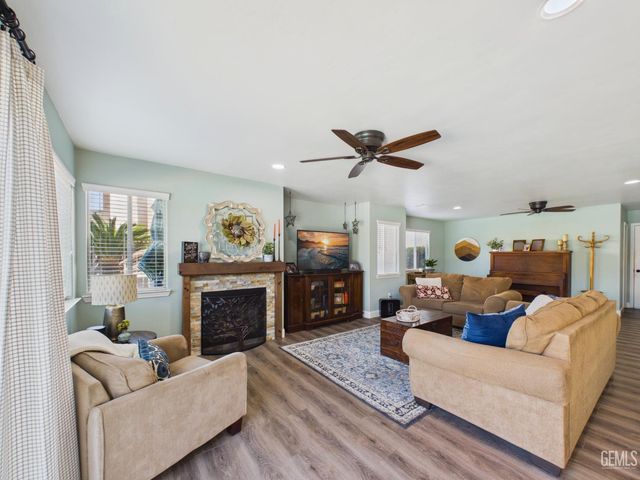 12000 Stonington Street, Bakersfield, CA 93312