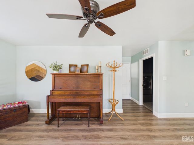 12000 Stonington Street, Bakersfield, CA 93312